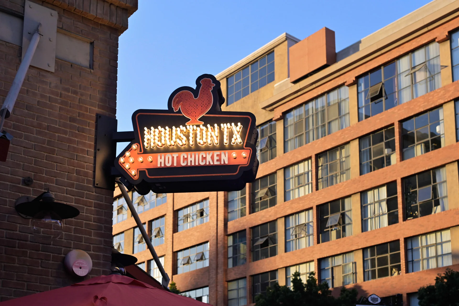 houstontx_hot_chicken_sign.webp